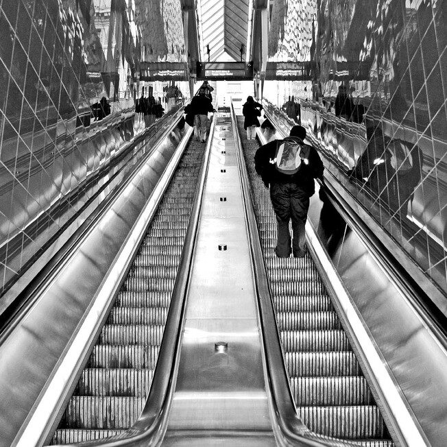 escalator_b&w